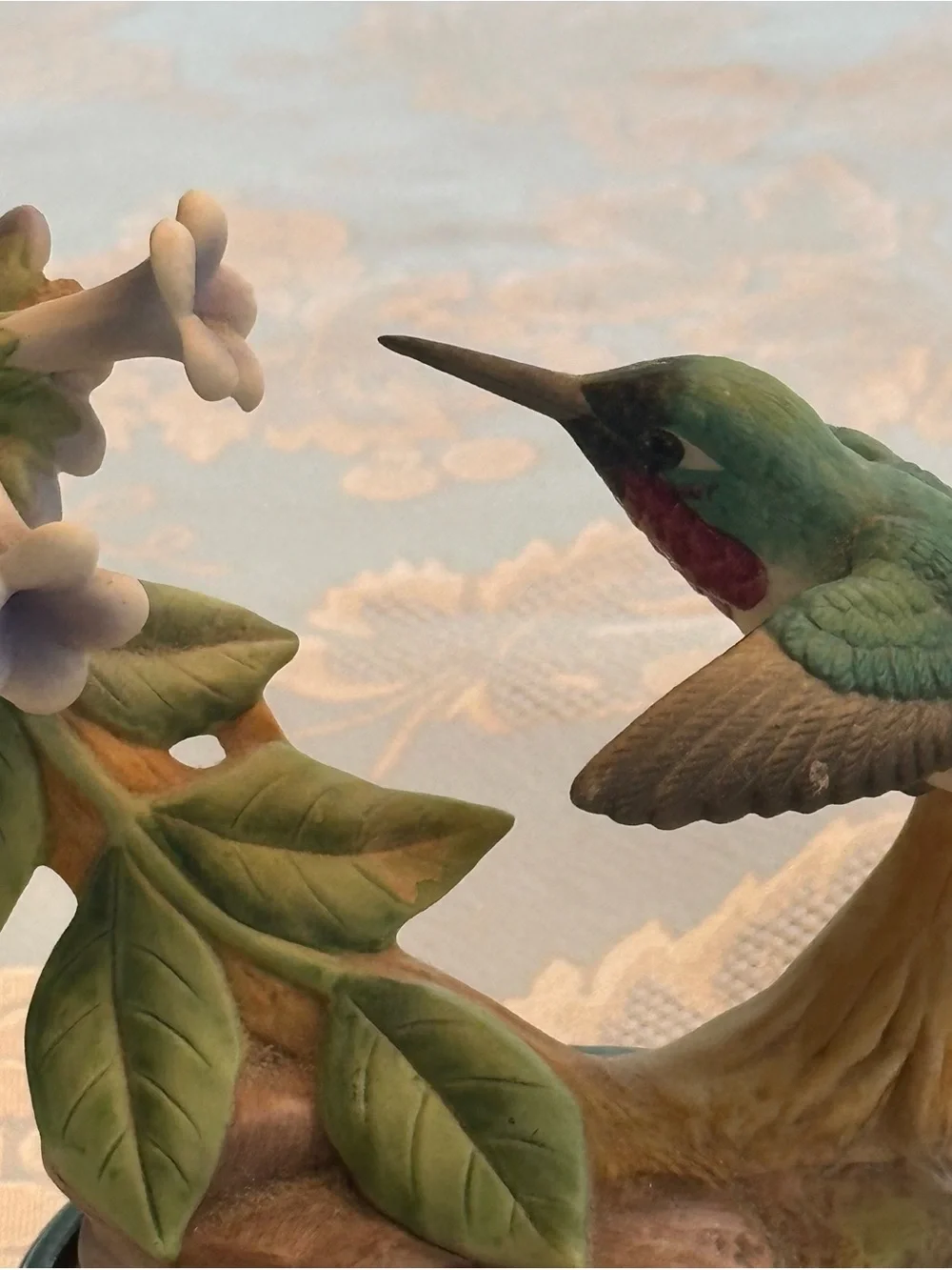 Andrea by Sadek #9615 Porcelain Hummingbird Figurine w/ Wood Base Vintage 1986